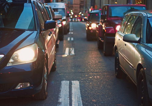 车企上半年普遍亏损，多方探索破局之道