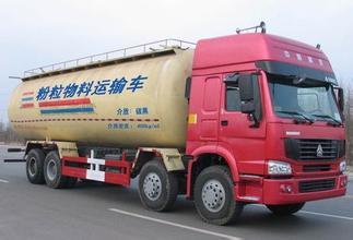 腾飞汽车 工厂特供粉粒物料运输车，引领散装水泥运输新时代